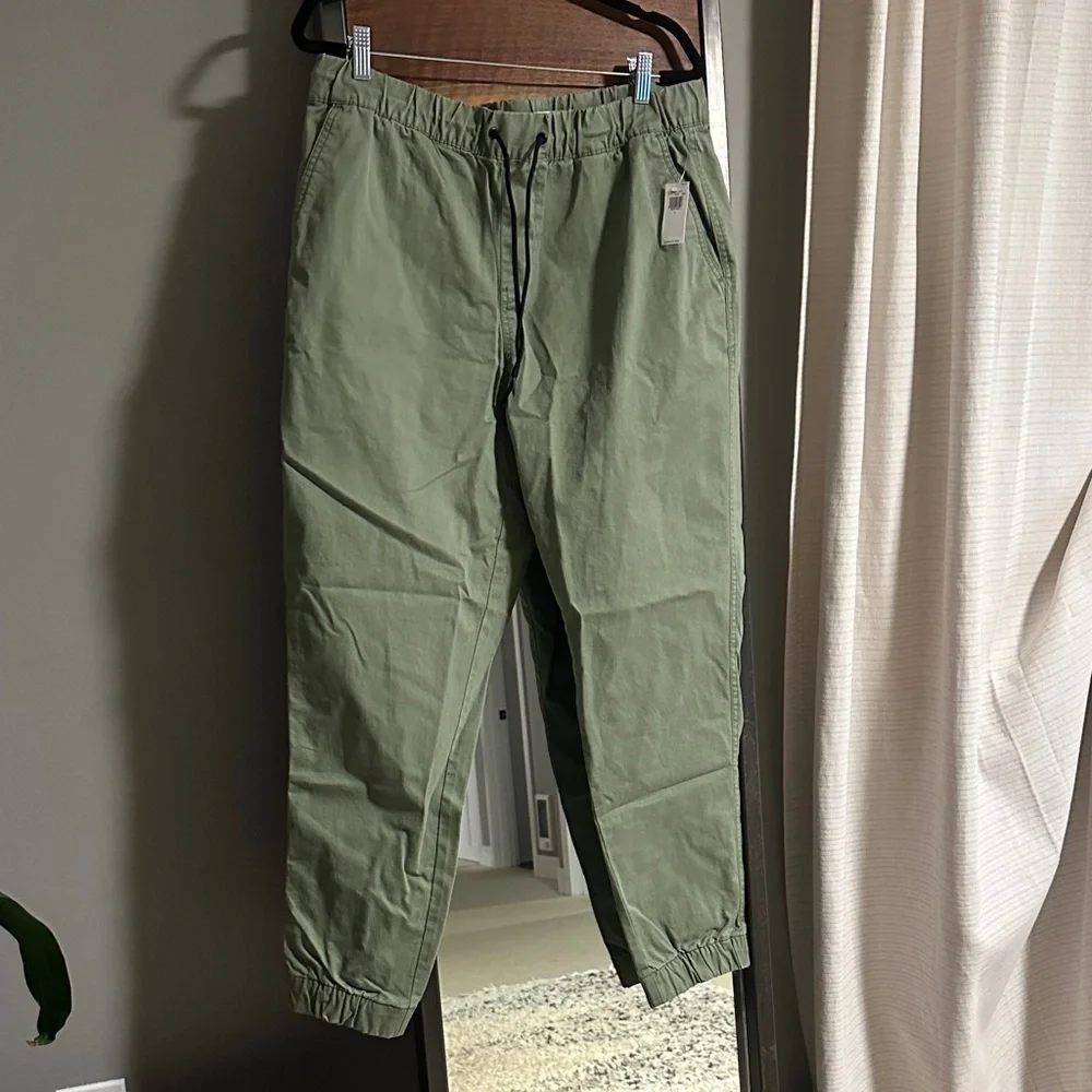 NWT Old Navy built-in flex modern joggers - Picture 1 of 3